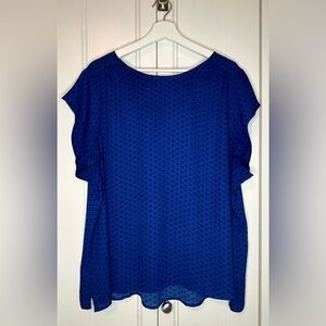 Reitmans Essentials Deep Blue Geometric Short Sleeve Blouse